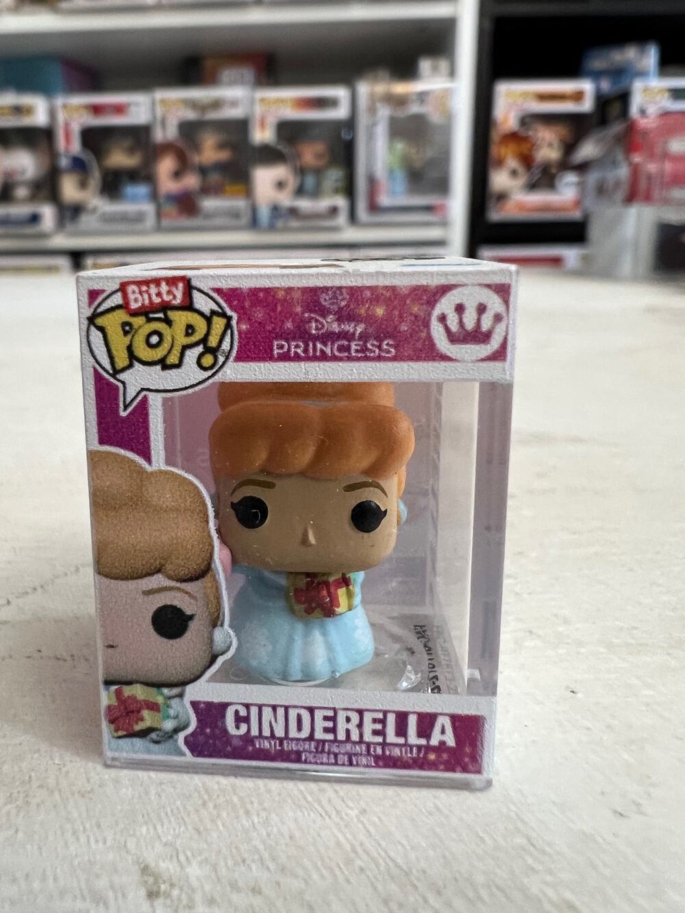 BITTY Holiday Cinderella w/ Gift 1-Inch Funko Pop Disney Princesses Christmas